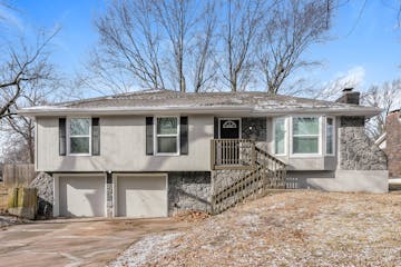 1009 SE Alice St Blue Springs, MO 64014